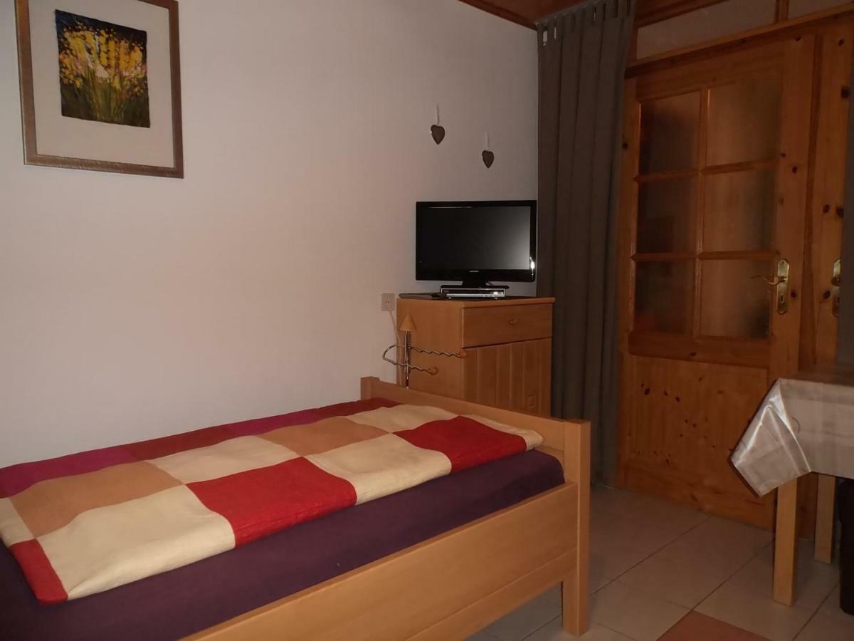 Ferienwohnung Schmitz Anschau エクステリア 写真